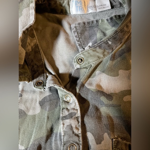 Camo Button Down Shirt (L) - Picture 4 of 5
